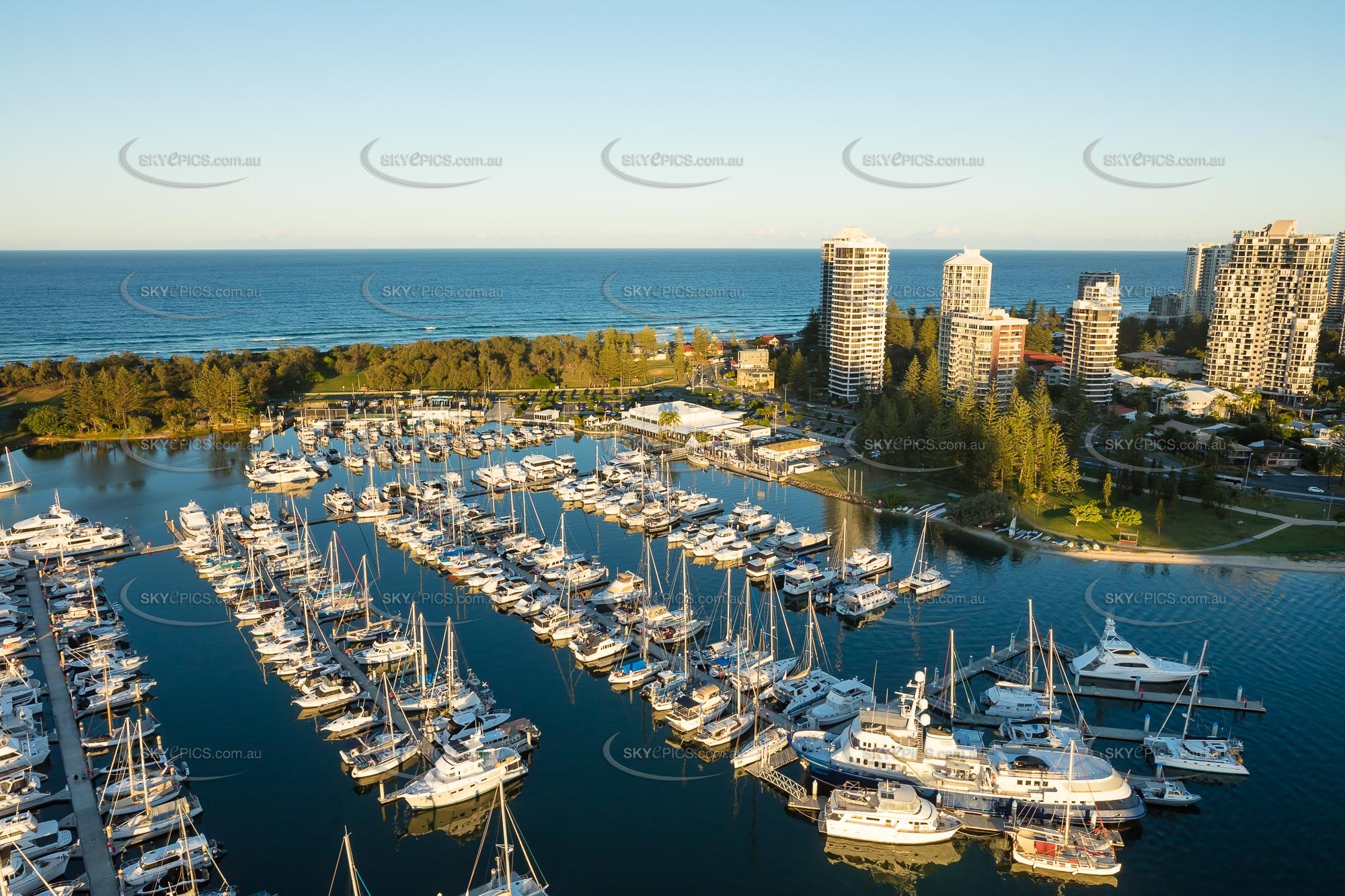 southport yacht club main beach