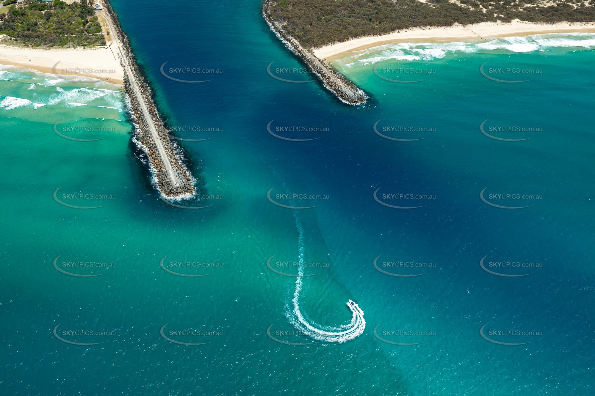 catamaran surfing gold coast seaway