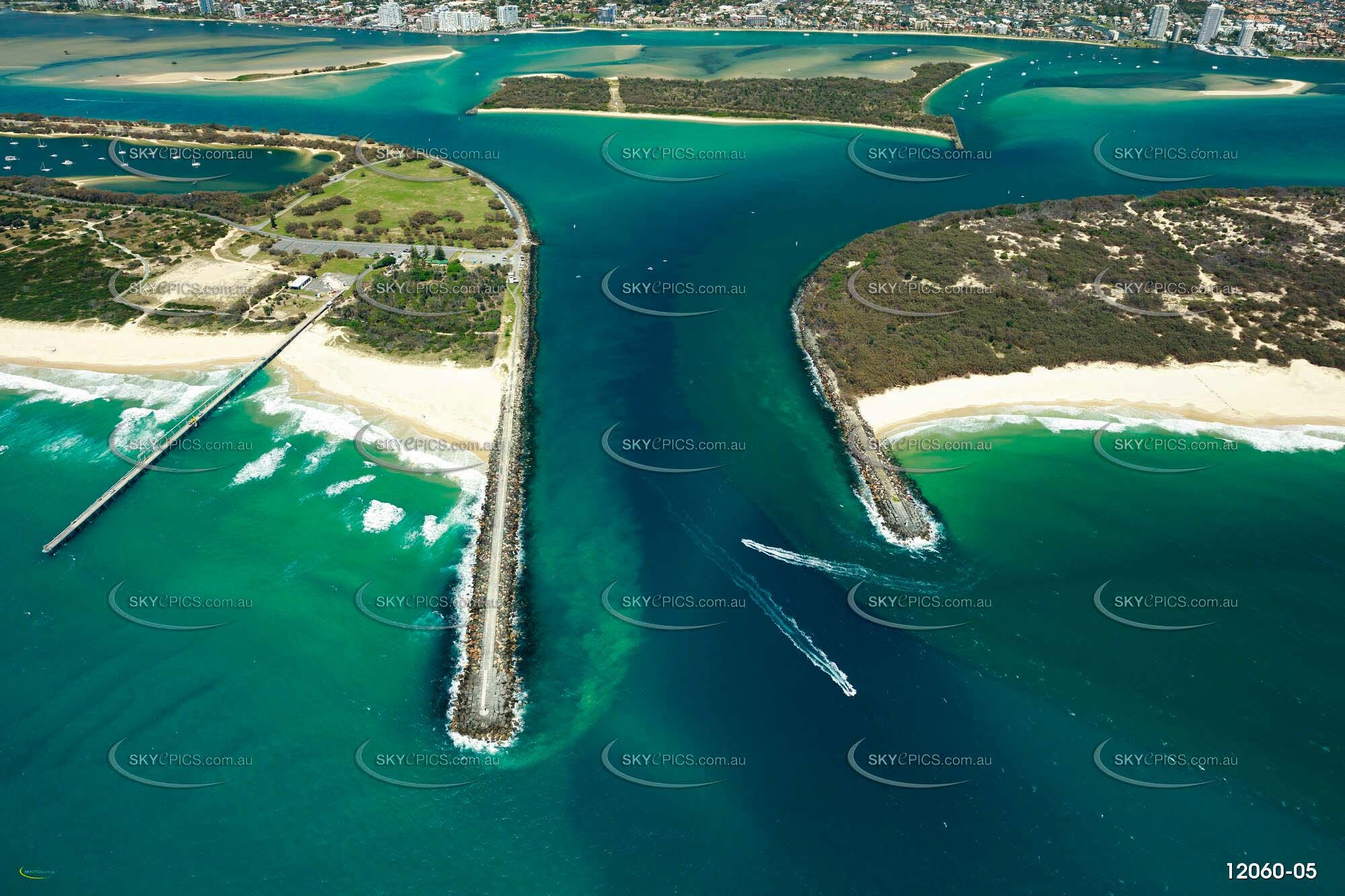 catamaran surfing gold coast seaway